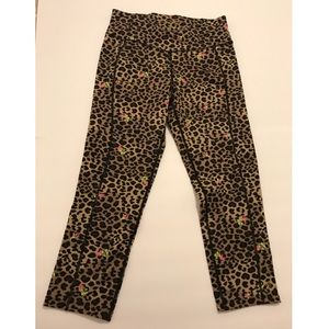 Betsey Johnson Capris Leopard Performance Pants